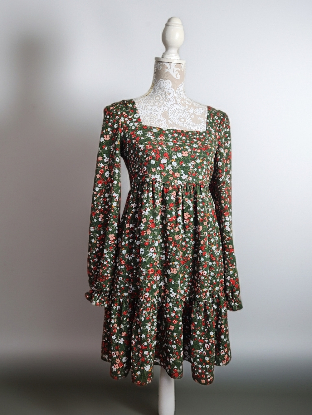 BCBG Paris Square Neck Babydoll Green Pink Garden Floral Cluster Dress Size XS